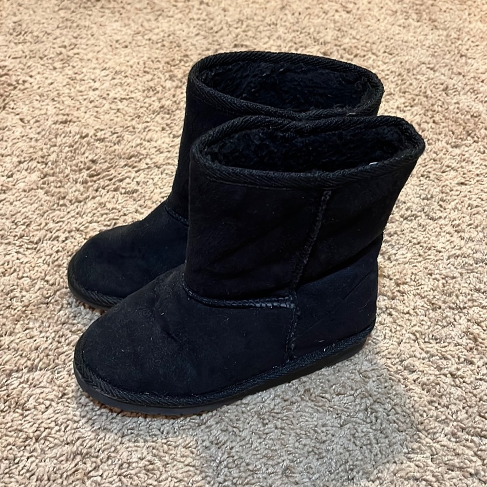 Dawgs black boot, little girl